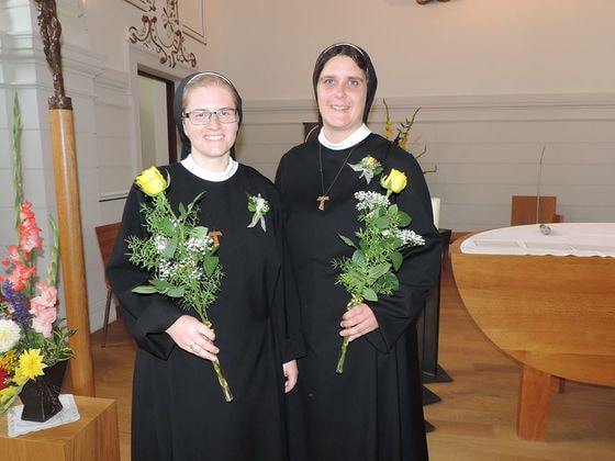 Sr. Julia Gold (l.) und Sr. Ruth Summer          