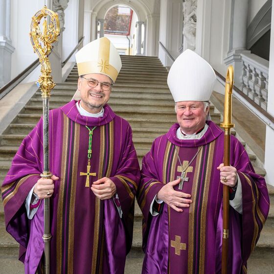 Propst Klaus Sonnleitner CanReg (l.) und Bischof Manfred Scheuer