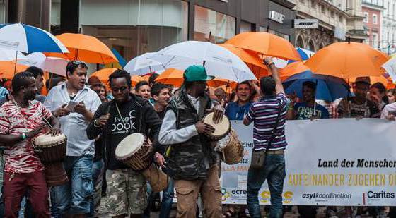 Umbrella March / Florian - Konflozius - Holter www.konflozius.net, Florian - Konflozius - Holter Umbrella March