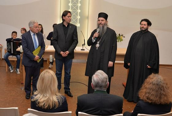 V. l.: Landeshauptmann a. D. Josef Pühringer, ehrenamtlicher Vorsitzender der Sektion Linz von Pro Oriente, Gemeinderat Zoran Šijaković, der serbisch-orthodoxe Bischof Andrej und Dalibor Brnzej, Pfarrer der serbisch-orthodoxen Kirchengemeinde Brauau.