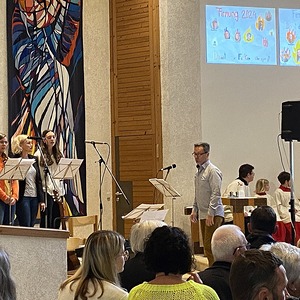 Firmgottesdienst mit der Band