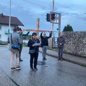 Fürbittgebet am Bahnübergang