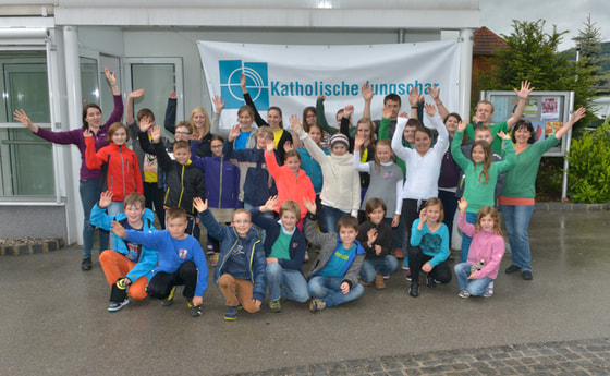 Spiele-Nachmittag für alle Sinne„Mit allen Sinnen (er)leben“ lautete das Motto des Spiele-Nachmittags, zu dem das Jungschar-Dekanatsteam Windischgarsten einlud. Kinder kamen mit ihren GruppenleiterInnen in das Pfarrheim Micheldorf. Sie konnten gemei