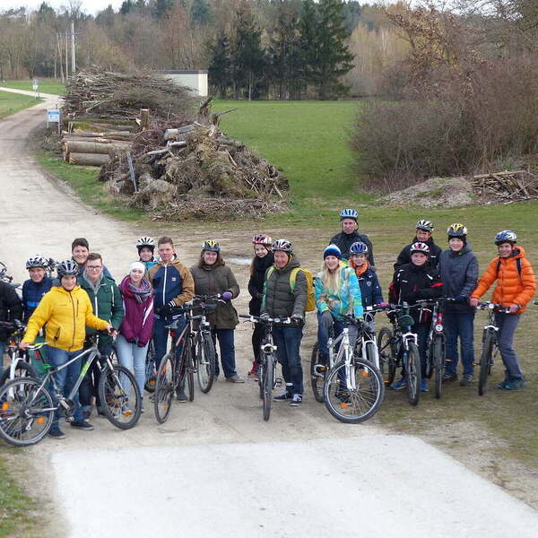 Ostern 2015: Frühmorgendlicher Radausflug der Firmlinge / © Pfarrgemeinde Dietach Ostern 2015: Frühmorgendlicher Radausflug der Firmlinge