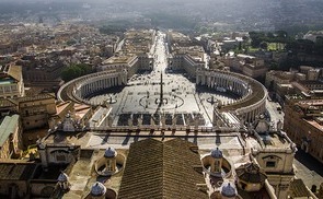 Weißer Rauch: Neuer Papst im vierten Wahlgang gewählt