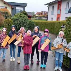 Trotz Regen unterwegs - Ratschenkinder