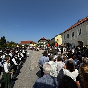 Beim Kinderarten sangen die Kindergartenkinder ein fröhliches Lied