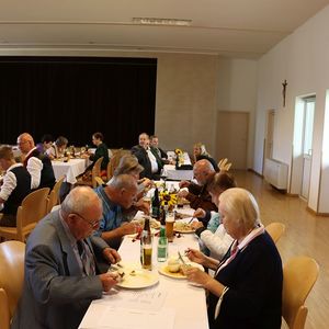 Knödelessen in St. Quirinus nach dem Erntedankfest