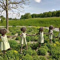 https://www.pfarrbriefservice.de/image/weidefiguren-tanzende-kinder?vm=download&rdm=0bWqy7P.NJ2c